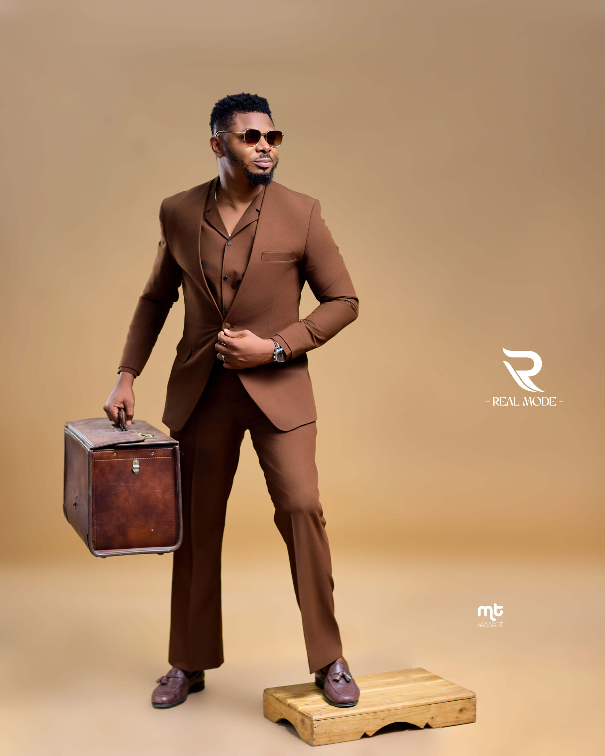 Off Lapel 3 Piece Suit