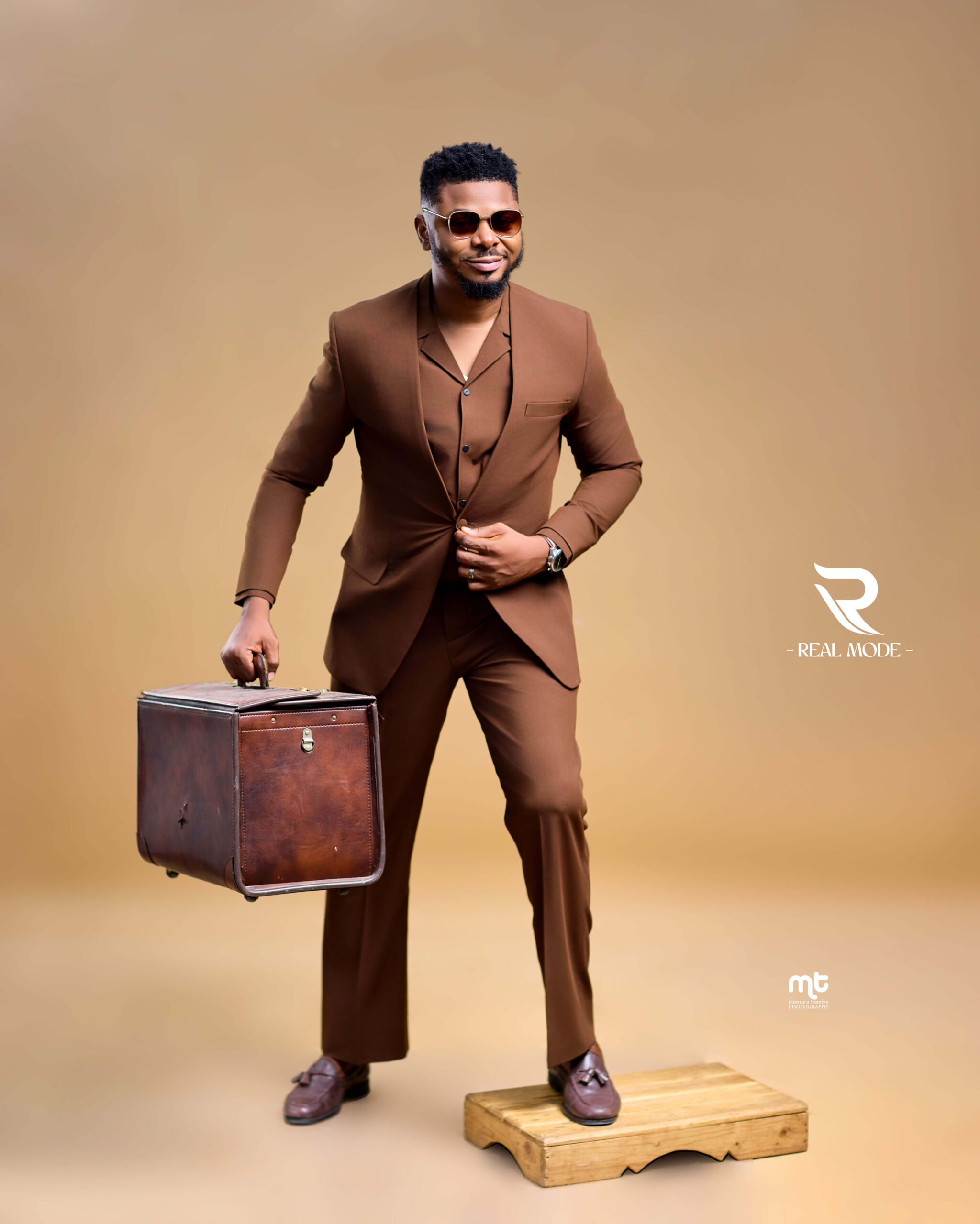 Off Lapel 3 Piece Suit